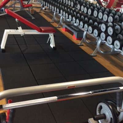 elastischer-gummiboden-fitnessboden-crossfit-elegant-antishock-fliese-platte-fitness-geraetebereich-freihantelbereich-15