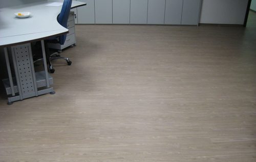 industrieboden-gewerbeboden-contract-planke-holzlook-pvc-planke-platte-büro-wohnen-11
