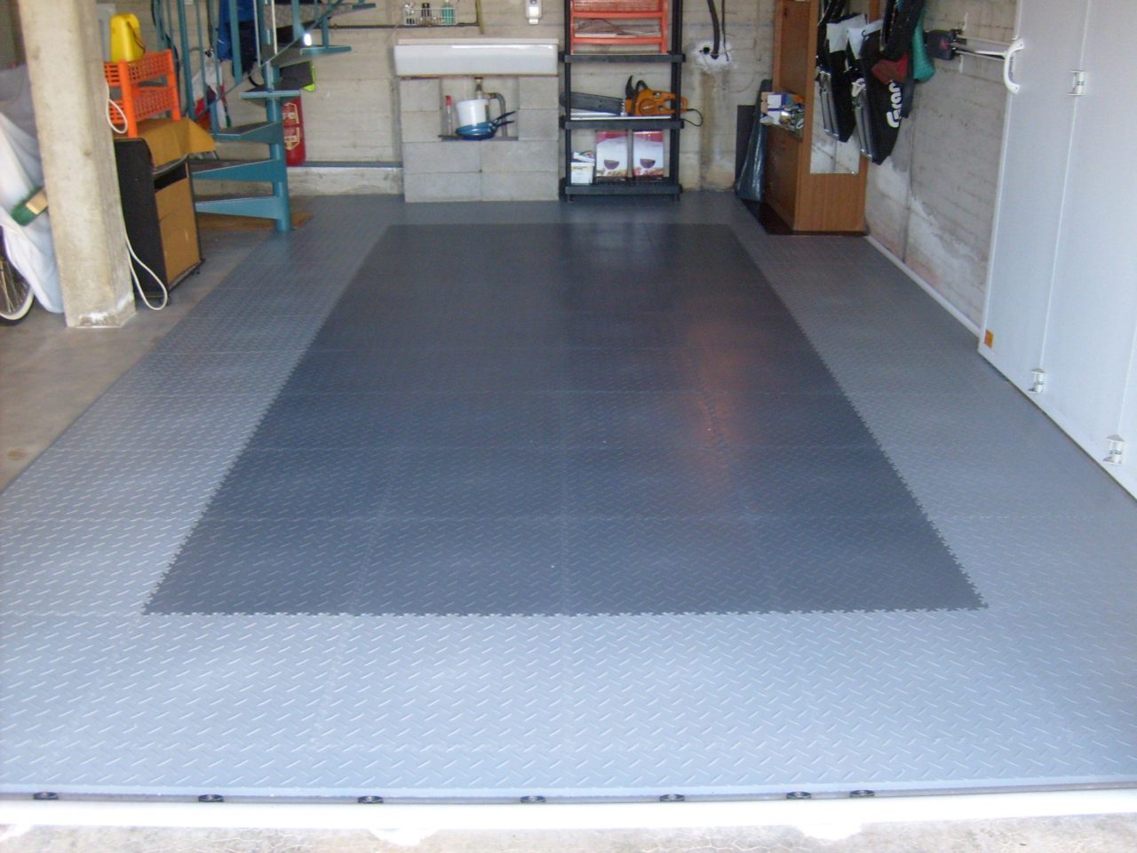 PVC-Garagenboden mit Klicksystem aus Fliesen/Platten – PVC